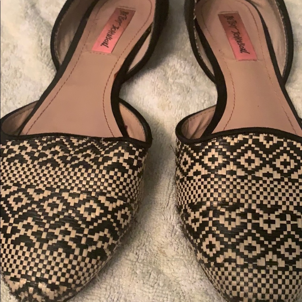 Betsey Johnson suede trim/Aztec print flats